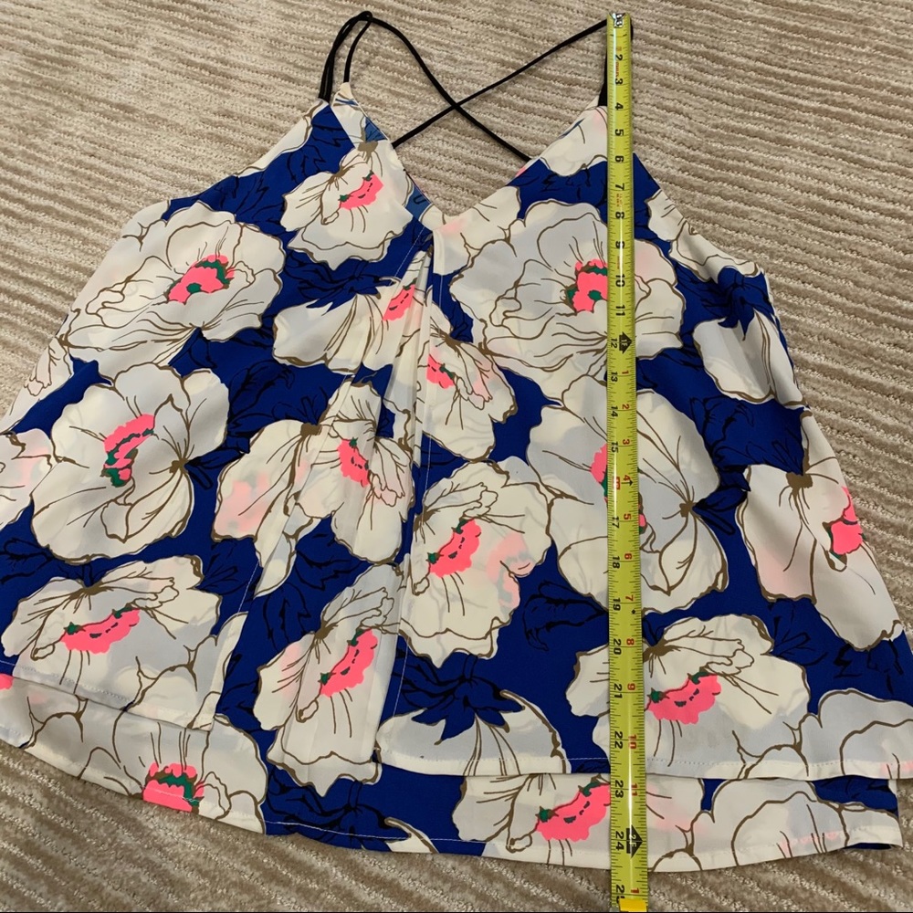 Flower Patterned Swing Top - Picture 3 of 6